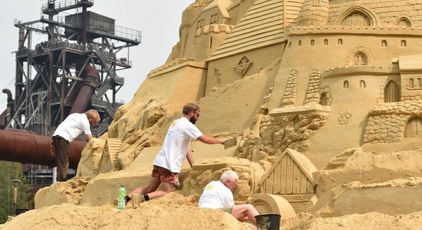 В Германии соорудили самый высокий песочный замок. В Германии соорудили самый 7