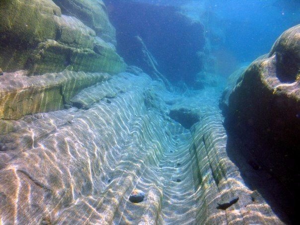 Кристально-чистая горная река Верзаска (Verzasca), Швейцария. Кристально-чистая горная река 4 Кристально-чистая горная река Верзаска (Verzasca), Швейцария. Кристально-чистая горная река 4