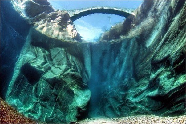 Кристально-чистая горная река Верзаска (Verzasca), Швейцария. Кристально-чистая горная река 7 Кристально-чистая горная река Верзаска (Verzasca), Швейцария. Кристально-чистая горная река 7