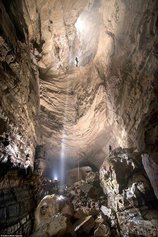 Фотограф рискует жизнью, чтобы запечатлеть невероятную красоту пещер